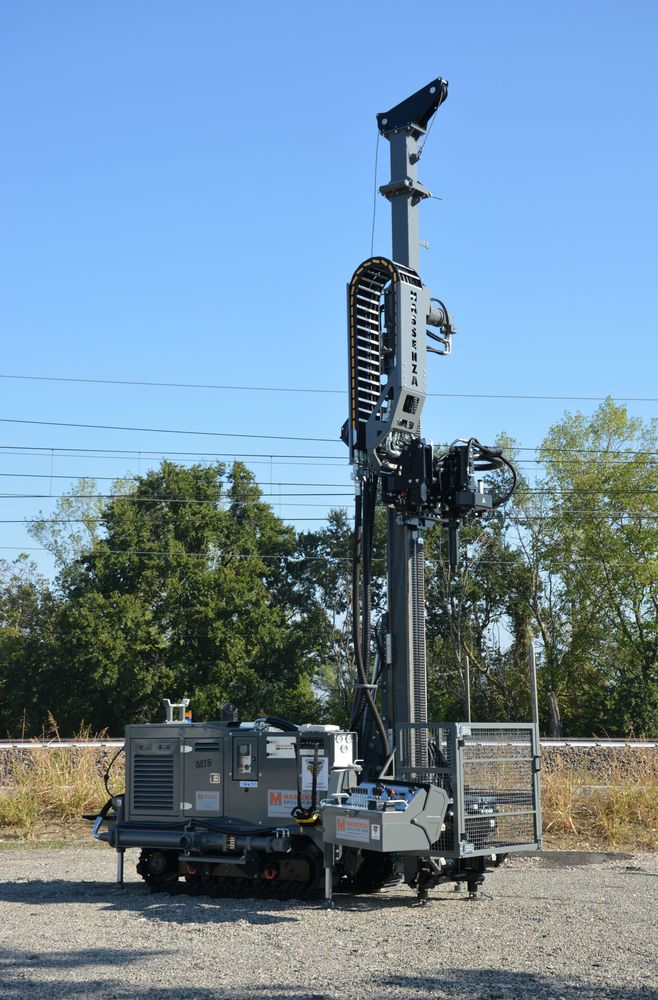 Pile driving equipment and hydraulic hammer rig — Auger Bionics UAE