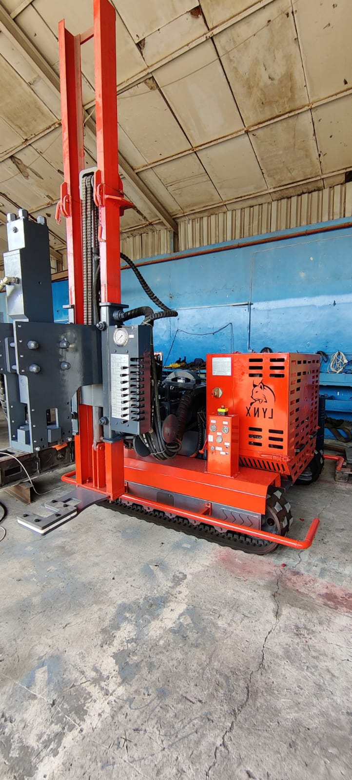 Geotechnical drilling rig with telescopic kelly bar on a UAE construction site